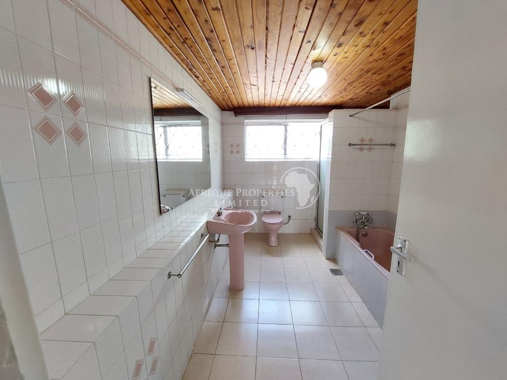 4 Bedroom Spacious House+Guest Wing For Rent In Runda in Nairobi - Image 14