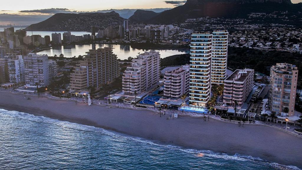 Strandapartment mit Infinity-Pool und Meerblick in Groß-Gerau - Bild 1