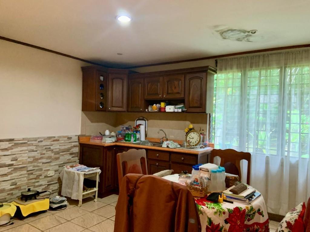 PROPIEDAD CON CASAS Y APARTAMENTOS EN SABANILLA. en Costa Rica - Imagen 2