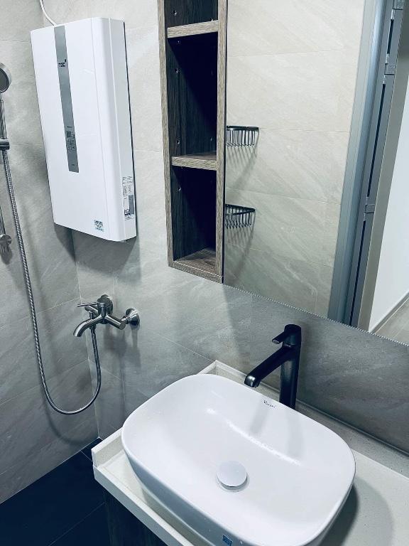 Reliable Contractor & Handyman Service in Choi Hung - Image 1