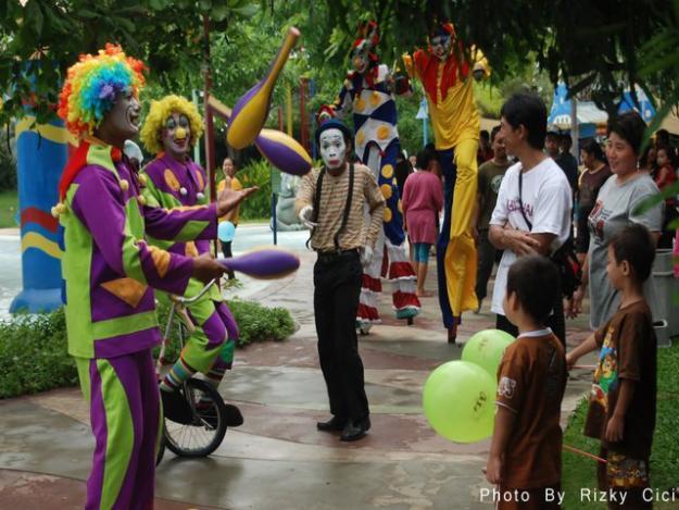 Akrobat Show Citra Studio in Indonesia - Image 2