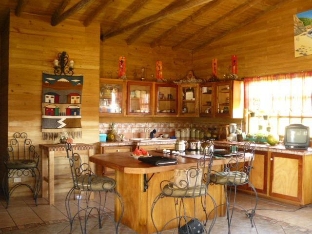 SE VENDE BELLA PROPIEDAD CON 3 CASAS Y APARTAMENTO EN HEREDIA. en Costa Rica - Imagen 4