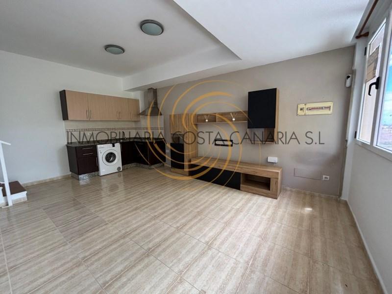 LOCAL ACTUALMENTE PISO en San Bartolomé - Imagen 1