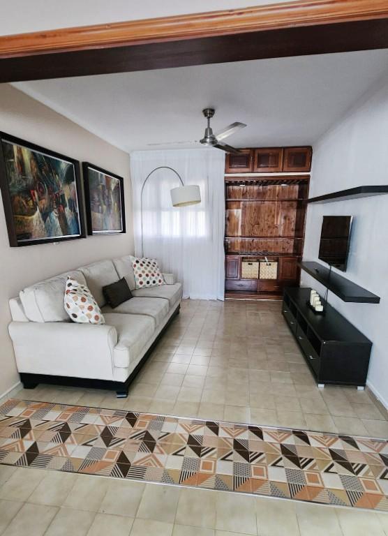 VENDO APARTAMENTO EN EVARISTO MORALES CON 130 MTS en la República Dominicana - Imagen 1
