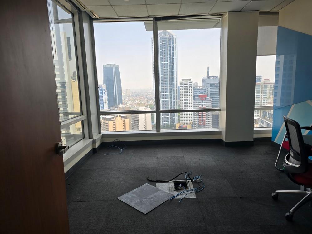 727sqm Furnished Prime Office Space in Makati FOR LEASE in Quiapo - Image 8