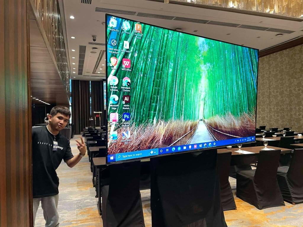 TV RENTAL 65' With Teleprompter Stand in Malabon - Image 2