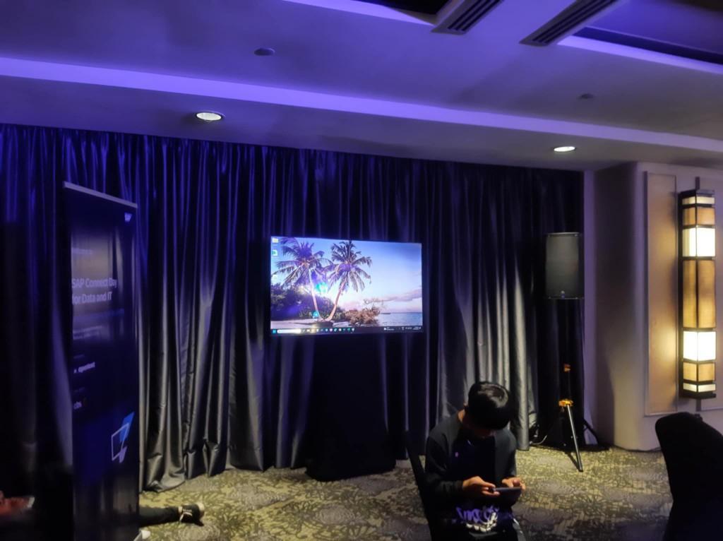 TV RENTAL 65' With Teleprompter Stand in Malabon - Image 4