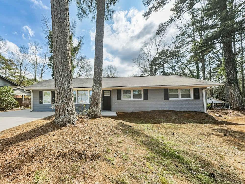 Cozy & Comfortable House – Move-In Ready in Atlanta - Image 1