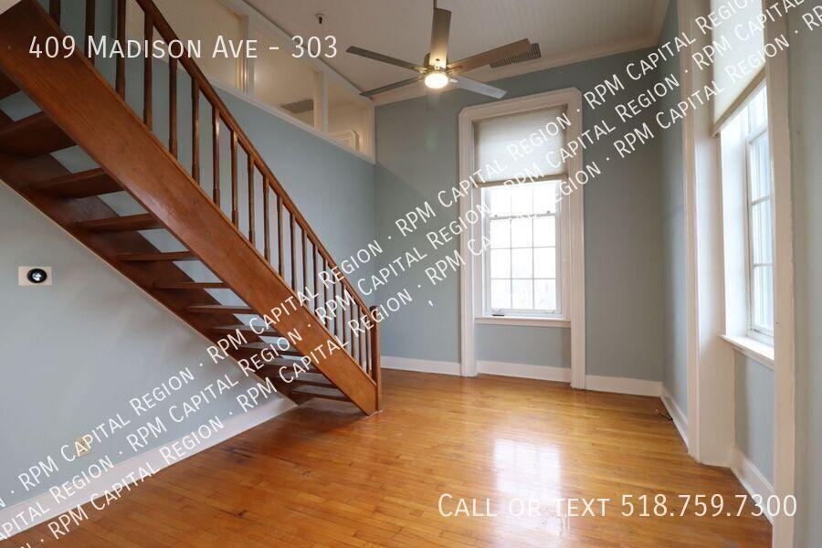 Charming Center Square Condo Rental in Albany - Image 1