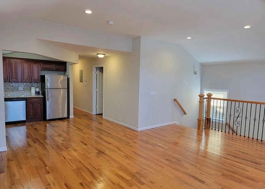 Spacious 3BR Brick Home for Rent in Rosedale, NY – Modern Living in Long Beach - Image 3