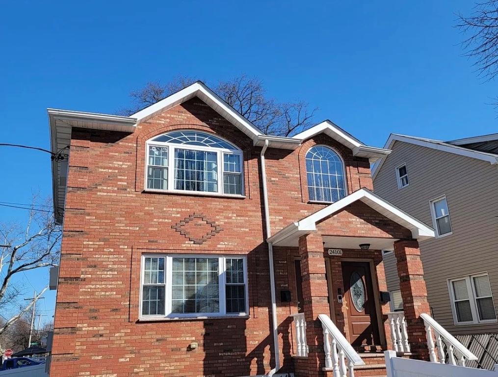 Spacious 3BR Brick Home for Rent in Rosedale, NY – Modern Living in Long Beach - Image 1