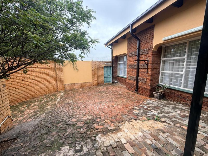 Simplex 1392-ref-9276 for Rent in Laudium, Centurion in Pretoria - Image 1