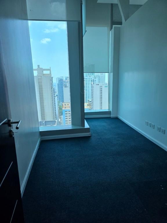 636sqm High Ceiling Ayala Ave Makati Office Space FOR LEASE in Quiapo - Image 2