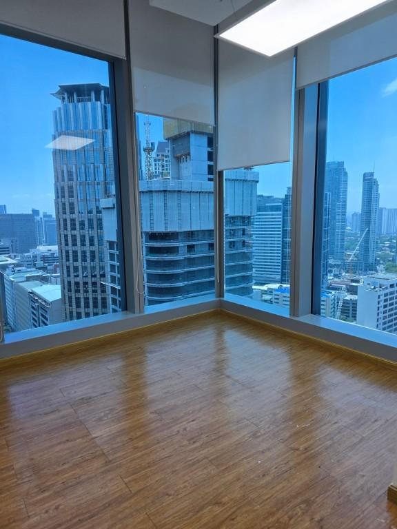 636sqm High Ceiling Ayala Ave Makati Office Space FOR LEASE in Quiapo - Image 3