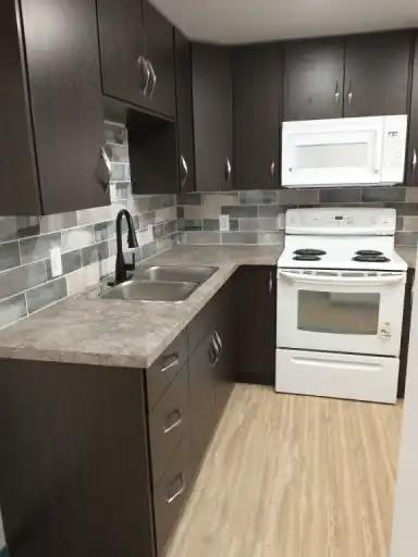Basement in Canada - Image 1