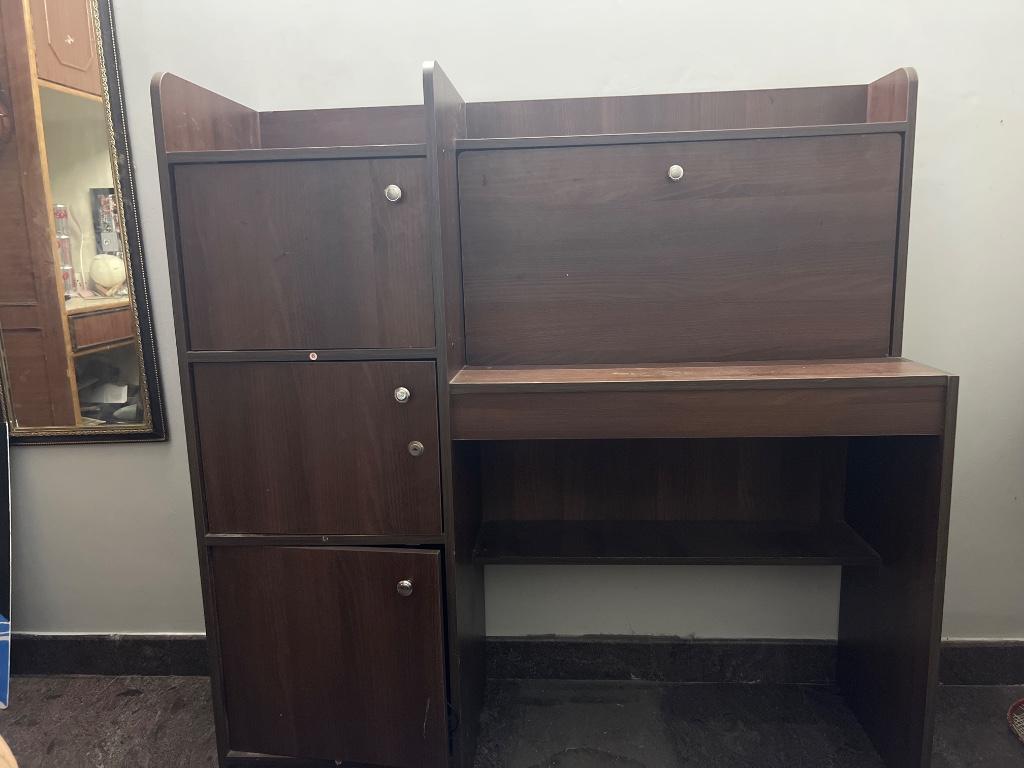 Spacious wooden study table with storage. Very well maintained, in Mathikere - Image 1