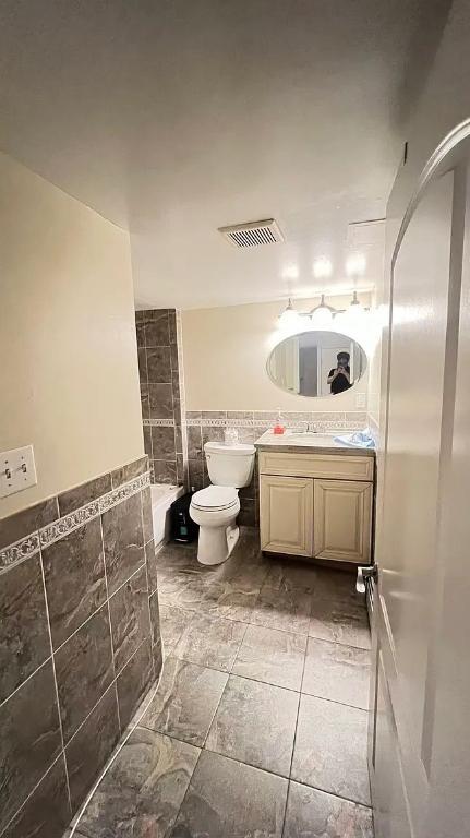 Elegant Living Space for Rent – Style & Comfort Combined in Queens - Image 6