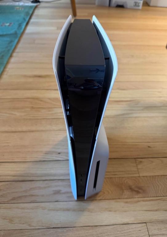 Ps5 slim (mint condition) includes disc drive and controller. in Denver - Image 3