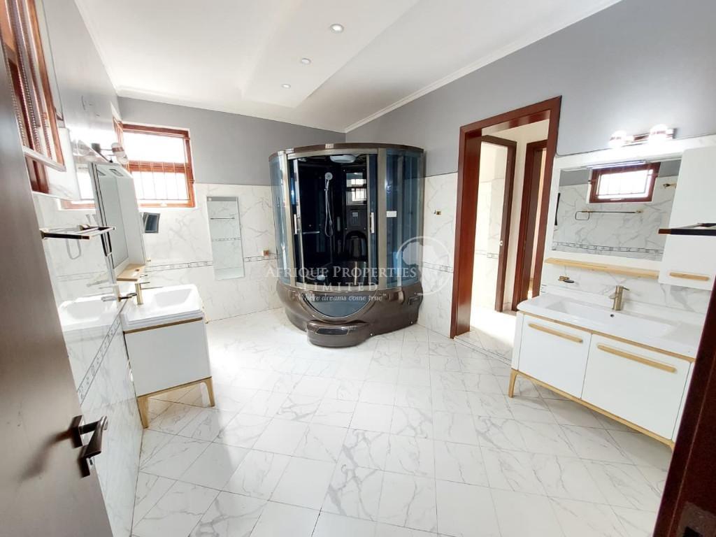 5 Bedroom All Ensuite Mansion+Dsq For Rent In Muthaiga North in Nairobi - Image 12