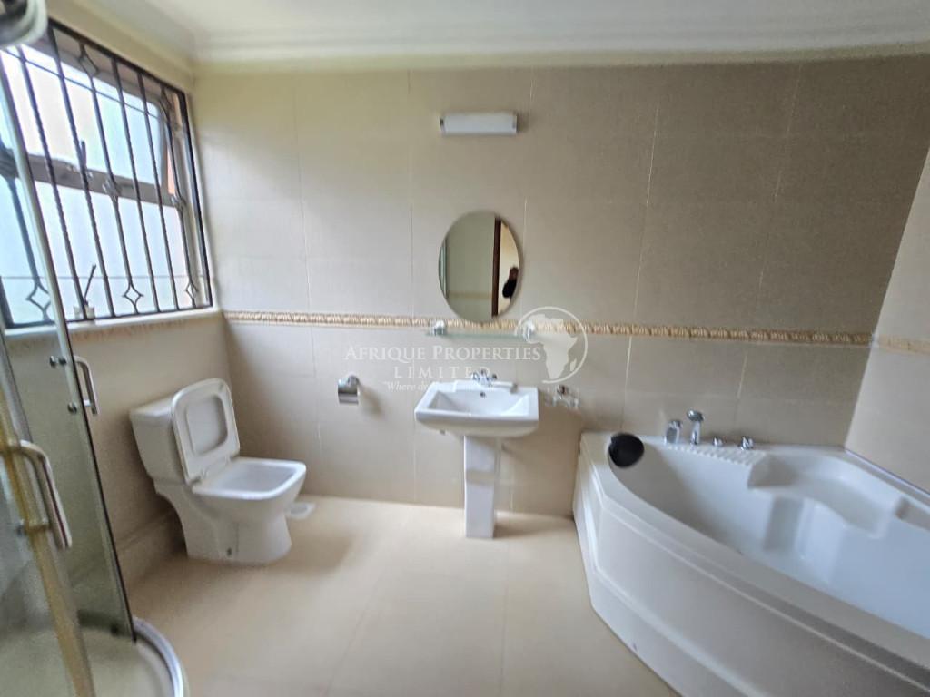 4 Bedroom All Ensuite Home+DSQ For Rent In Runda in Nairobi - Image 15