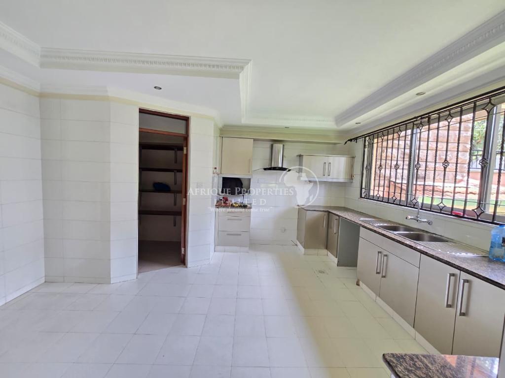 4 Bedroom All Ensuite Home+DSQ For Rent In Runda in Nairobi - Image 5