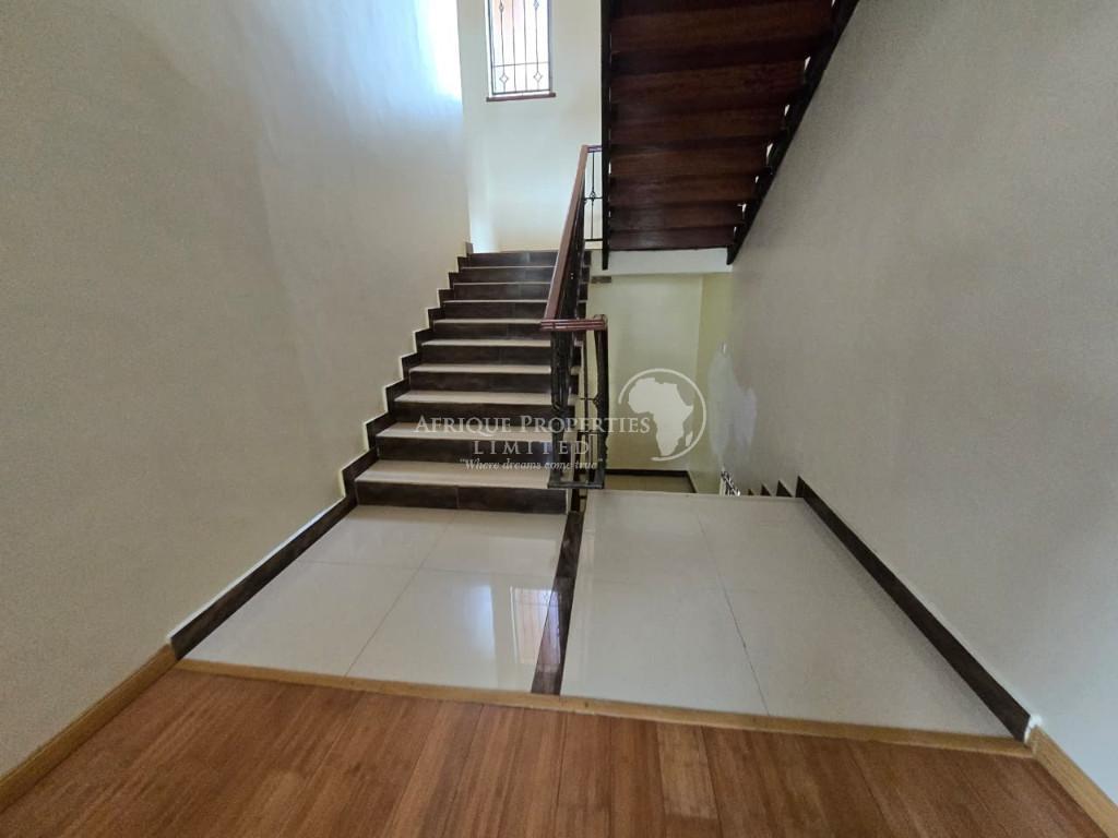 4 Bedroom All Ensuite Home+DSQ For Rent In Runda in Nairobi - Image 11