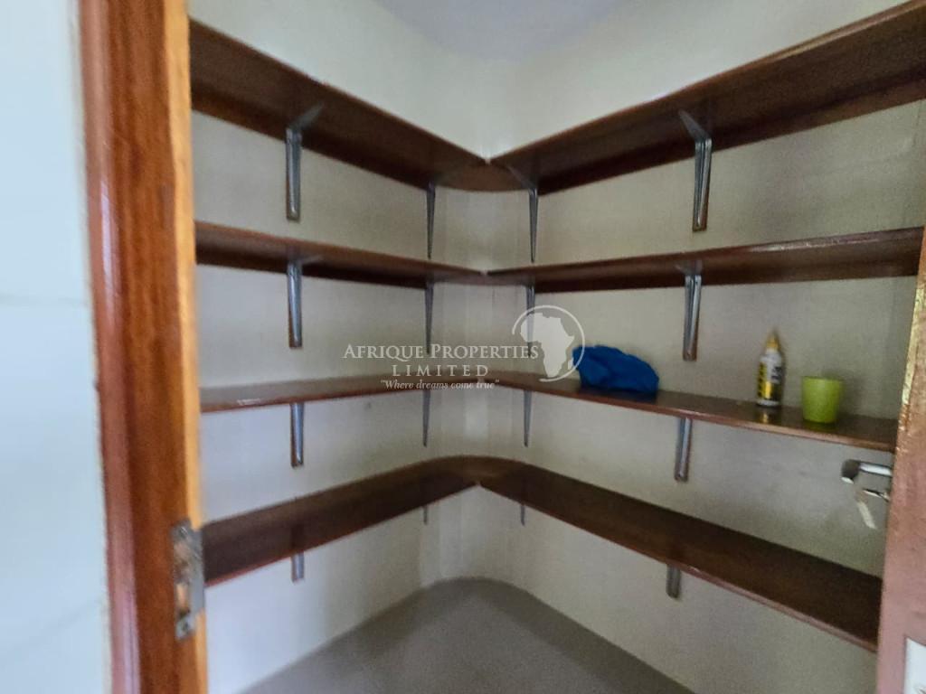4 Bedroom All Ensuite Home+DSQ For Rent In Runda in Nairobi - Image 9