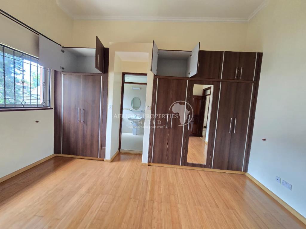 4 Bedroom All Ensuite Home+DSQ For Rent In Runda in Nairobi - Image 14