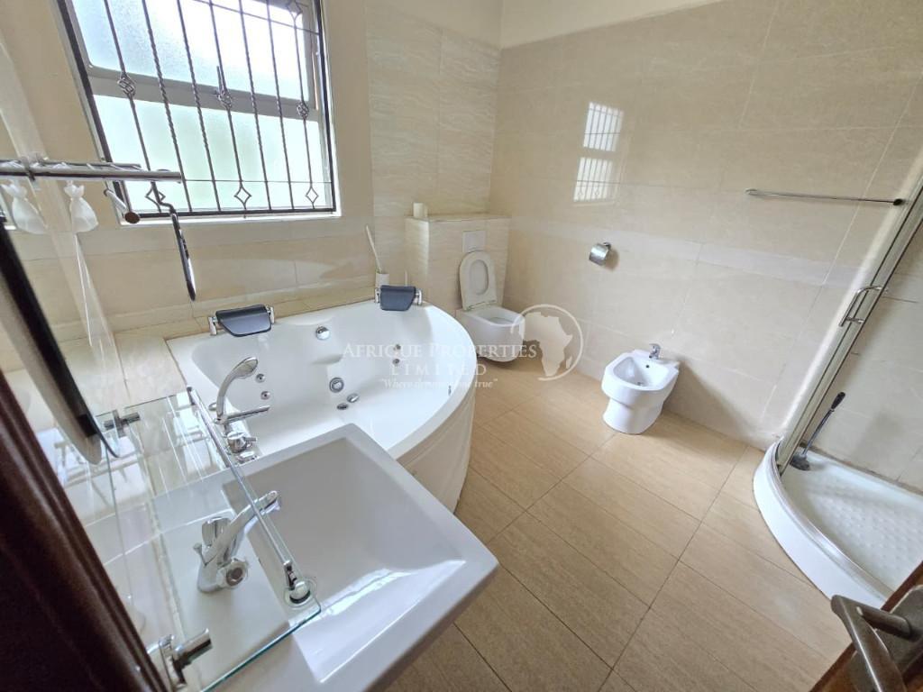 4 Bedroom All Ensuite Home+DSQ For Rent In Runda in Nairobi - Image 16