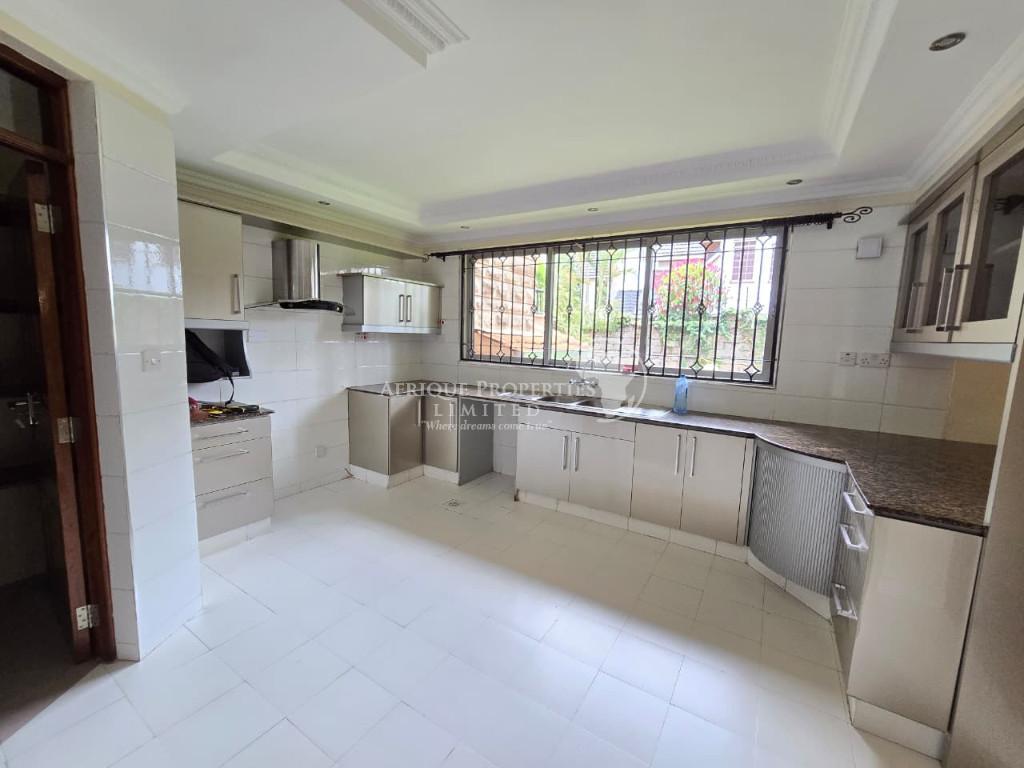 4 Bedroom All Ensuite Home+DSQ For Rent In Runda in Nairobi - Image 7