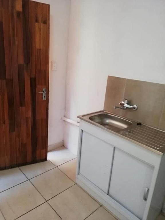 COTTAGE RENTAL GLENRIDGE R2500+R2000REFUNDABLE DEPOSIT in Aliwal North - Image 3