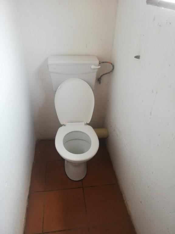 ENSUITE GARAGE RENTAL GLENRIDGE R1800+R1000REFUNDABLE DEPOSIT in Aliwal North - Image 3