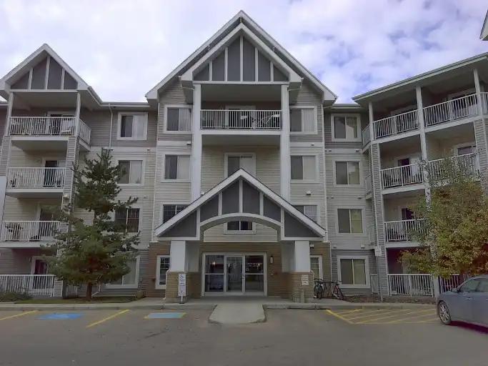ASPEN MEADOWS MODERN 1 BEDROOM SUITE ON THIRD FLOOR FOR RENT in Canada - Image 1