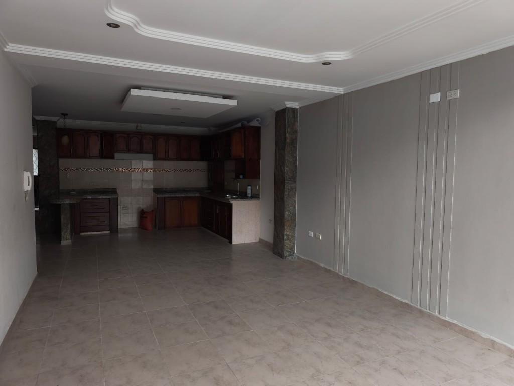 EN RENTA DTOS. FAMILIARES EN O. LAZO, CON SEGURIDAD Y CONFORT en Sinincay - Imagen 4
