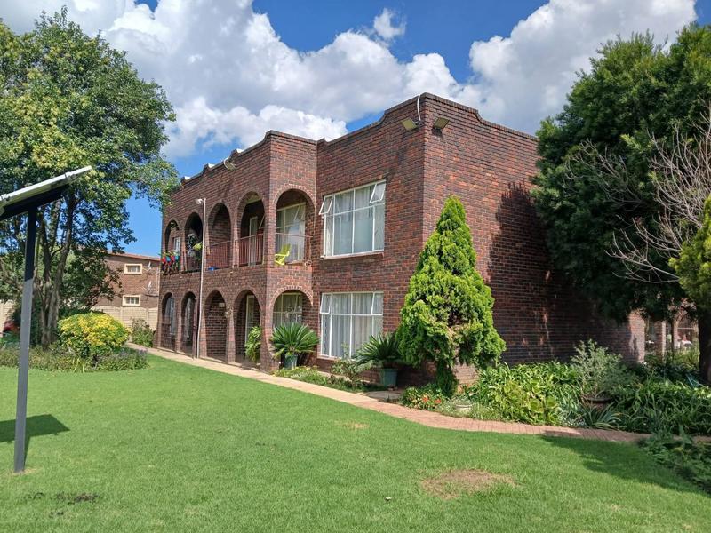 Townhouse 2728-ref-2825 for Rent in Three Rivers, Vereeniging in Vereeniging - Image 1