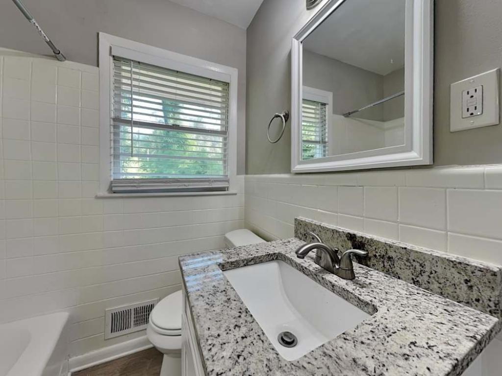 SPACIOUS AND LOVELY HOME FOR RENT in United States - Image 7