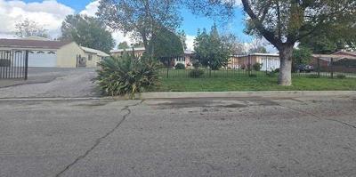 Community St in Simi Valley - Image 1
