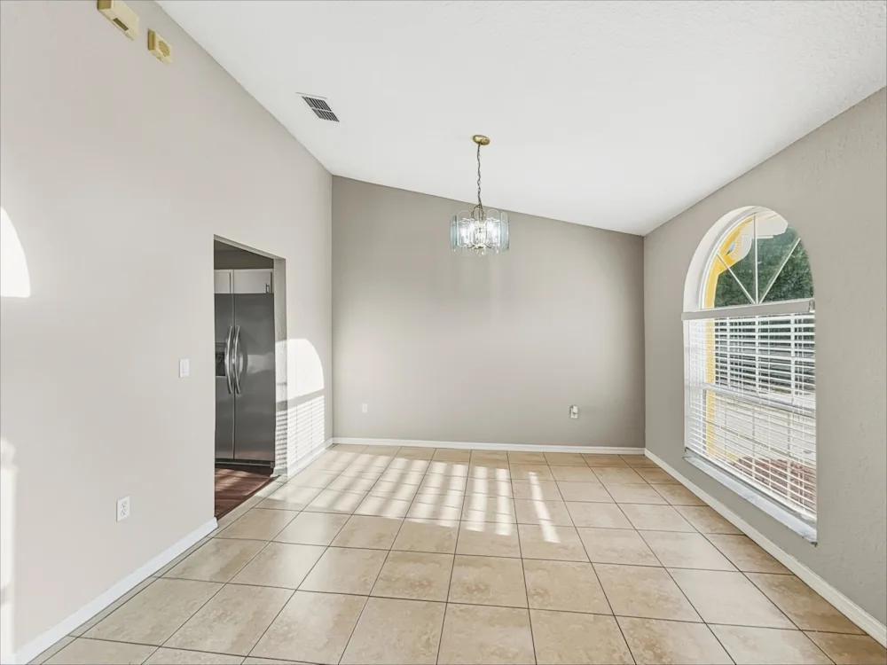SPACIOUS HOUSE AVAILABLE NOW! in Lakeland - Image 5