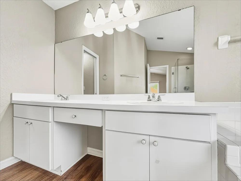 SPACIOUS HOUSE AVAILABLE NOW! in Lakeland - Image 6