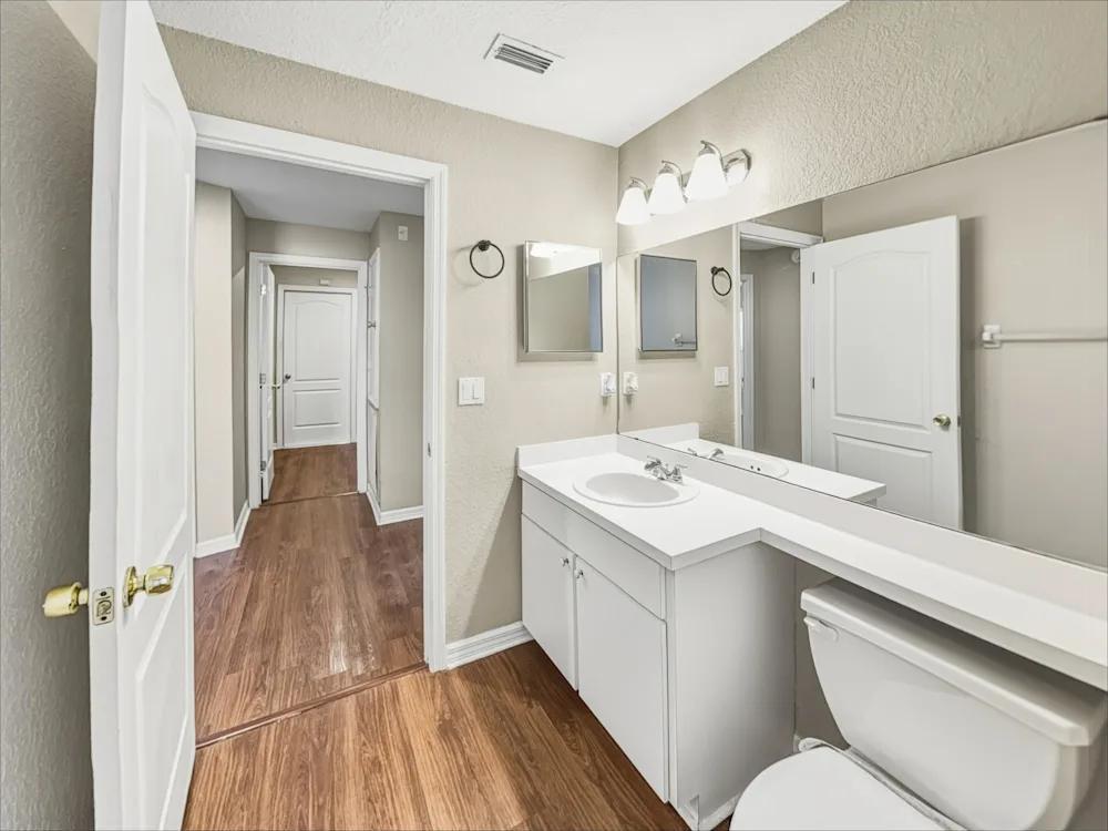 SPACIOUS HOUSE AVAILABLE NOW! in Lakeland - Image 7