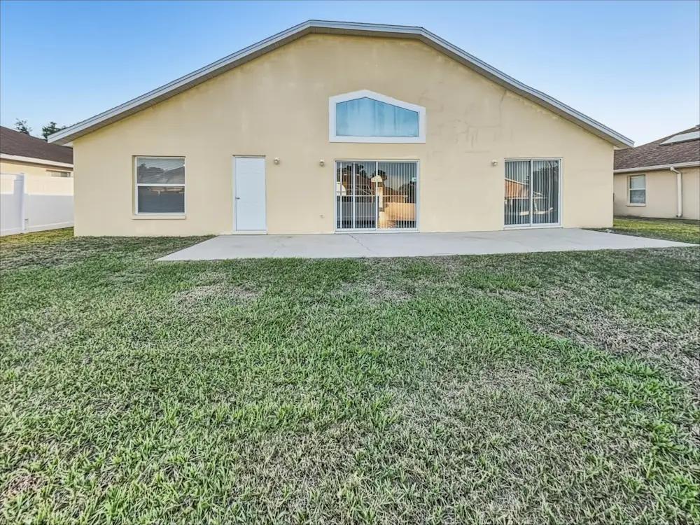 SPACIOUS HOUSE AVAILABLE NOW! in Lakeland - Image 9