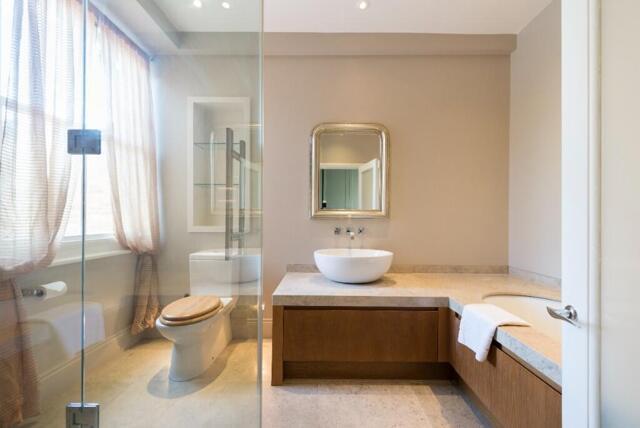Highlever Road, London, 4 Bedroom Terraced in Hammersmith - Image 1