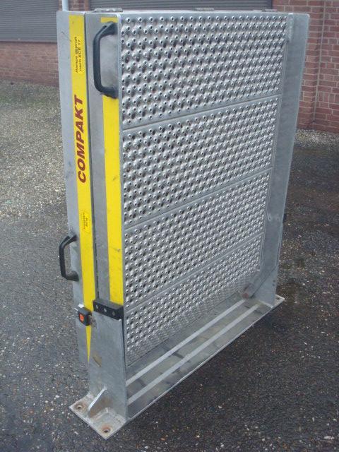 Oprijplaat Compact Rijplaat Rampe Rolstoellift Scootmobiel in Boxmeer - Foto 2
