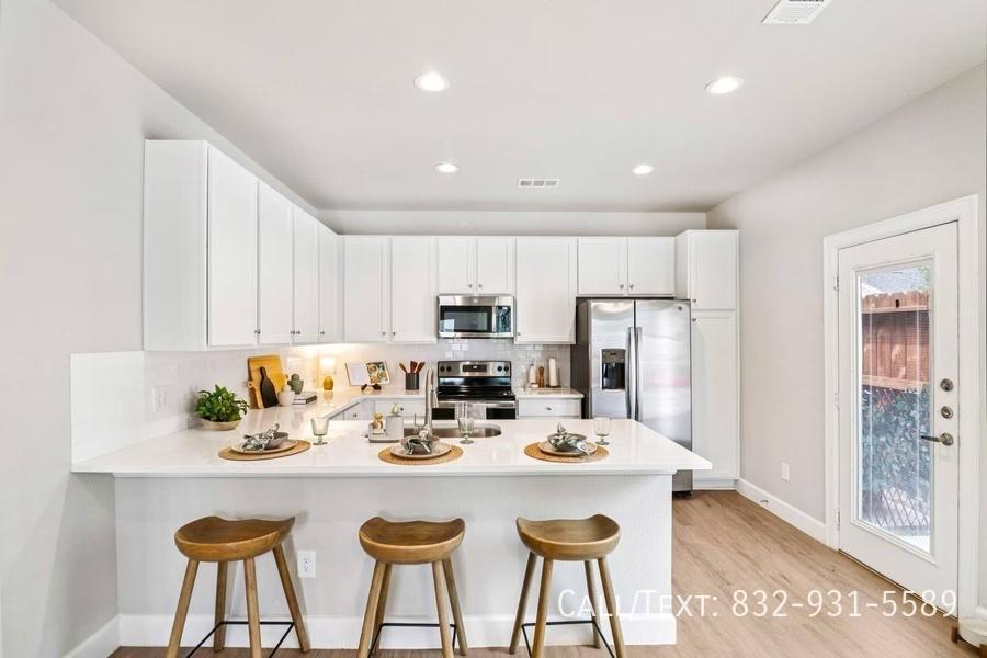 Live Rent-Free Up to 8 Weeks! in The Woodlands - Image 1