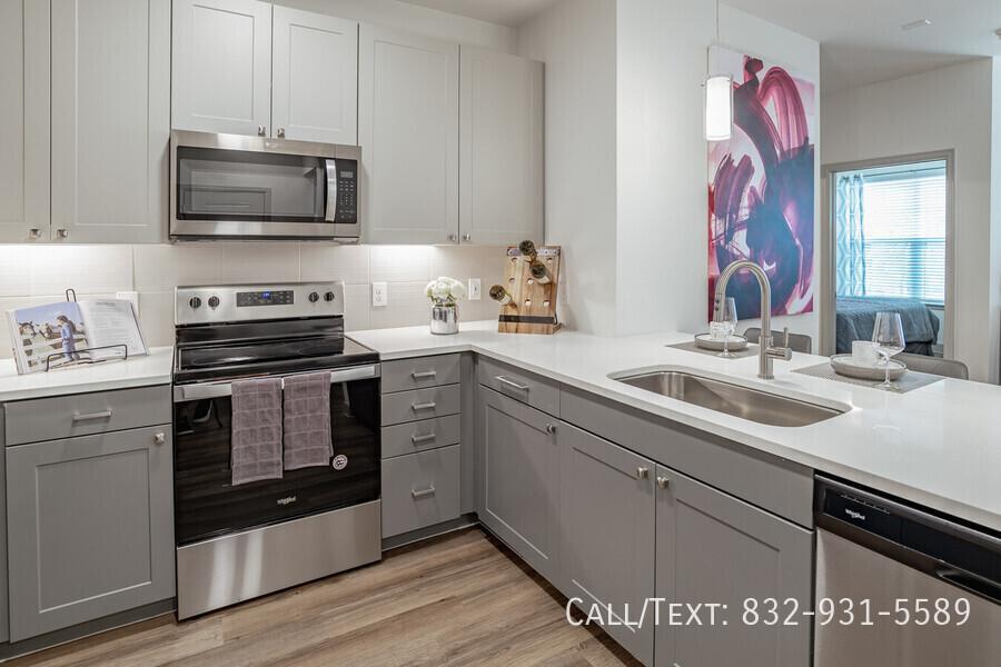 Spacious & Stylish Near Cypress – Move-In Deal in The Woodlands - Image 1