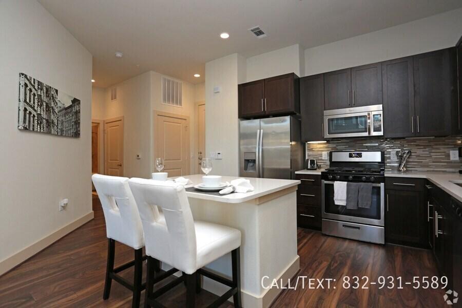 Start Fresh with 2 Weeks Free Rent! in The Woodlands - Image 1