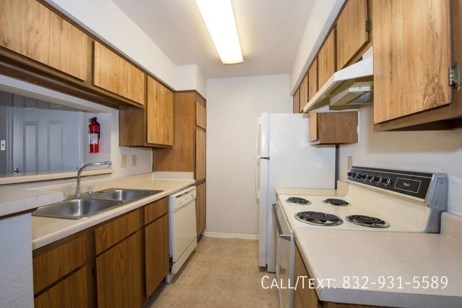 Save on Move-In | Gift Card Incentive! in Spring - Image 1