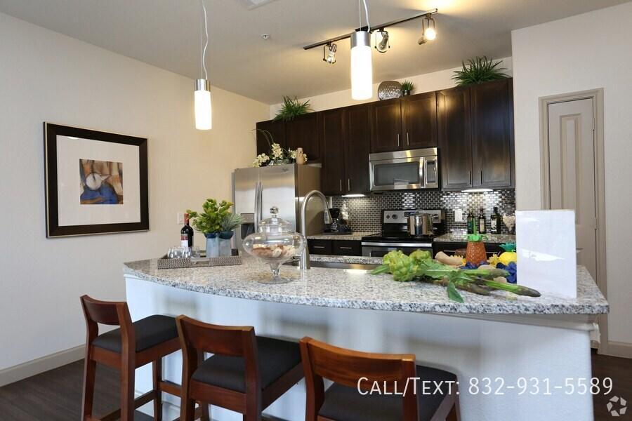 Chic Comfort, Perfect Location in The Woodlands - Image 1