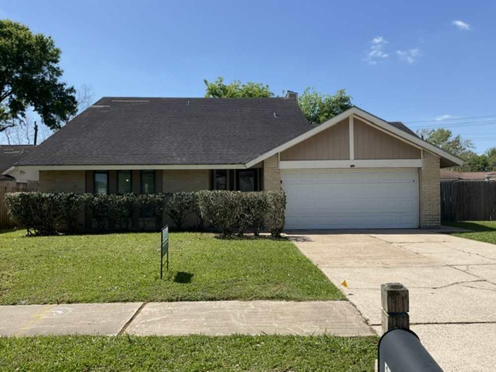 Well-Maintained House Ready to Move In in Sugar Land - Image 1
