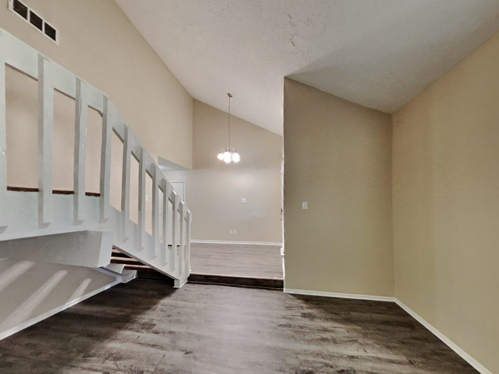 Well-Maintained House Ready to Move In in Sugar Land - Image 3